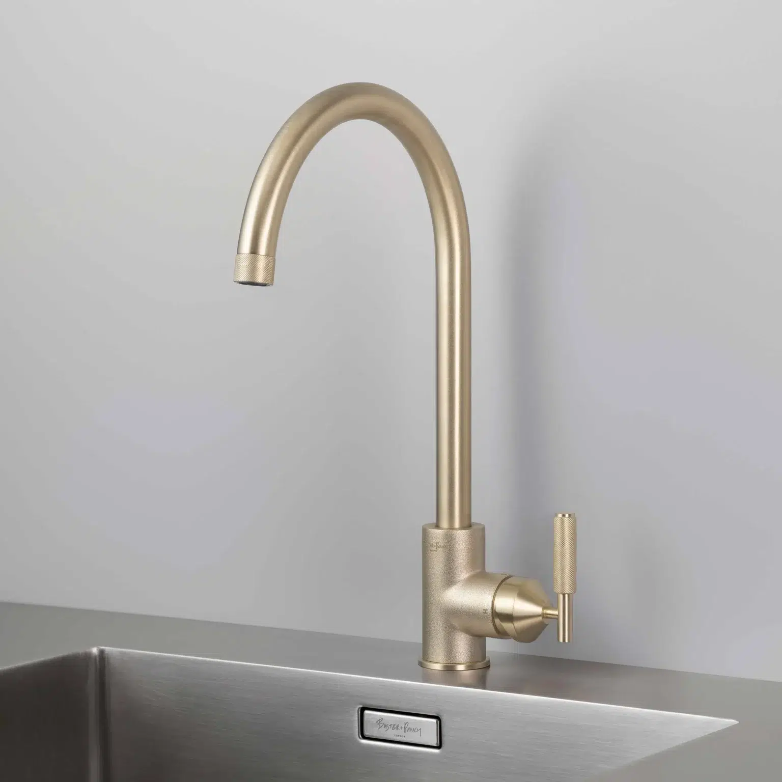 ברז מטבח זהב KITCHEN TAP / MIXER / CROSS / BRASS בסטר ופאנצ׳ באסטר ופאנץ Buster + Punch באו ביי דילן bao by Dylan