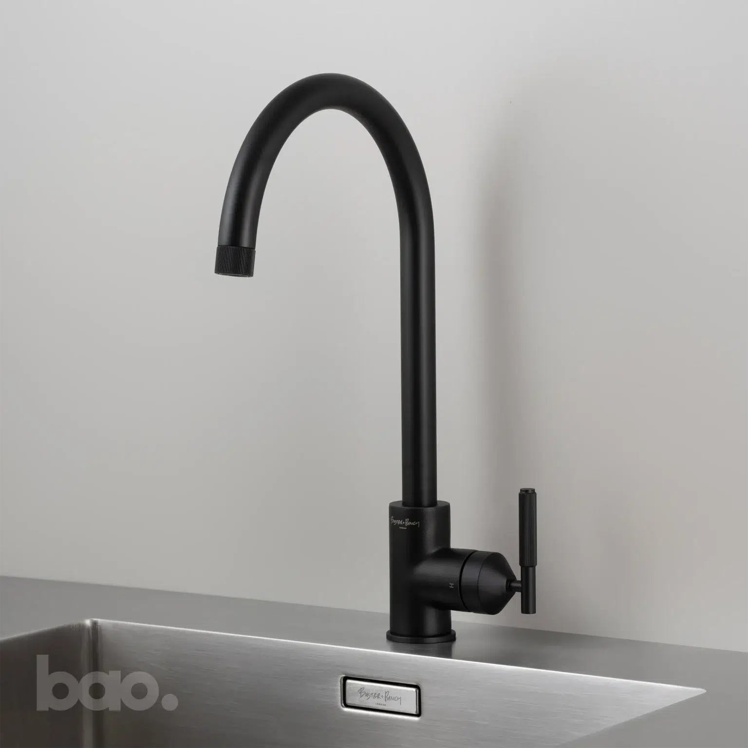 ברז מטבח שחור KITCHEN TAP / MIXER / LINEAR / WELDERS BLACK בסטר ופאנצ׳ באסטר ופאנץ Buster + Punch באו ביי דילן bao by Dylan