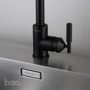 ברז נשלף למטבח שחור KITCHEN TAP / PULL-OUT MIXER / CROSS / WELDERS BLACK בסטר ופאנצ׳ באסטר ופאנץ Buster + Punch באו ביי דילן bao by Dylan