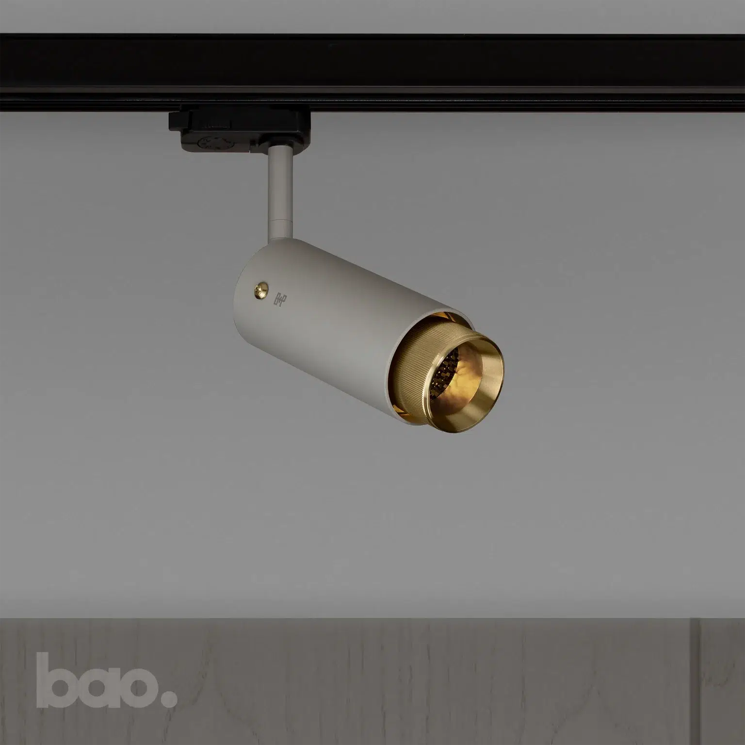 ספוט מתכוונן לפס צבירה תלת פאזי EXHAUST TRACK / LINEAR / STONE / BRASS בסטר ופאנצ׳ באסטר ופאנץ Buster + Punch באו ביי דילן bao by Dylan