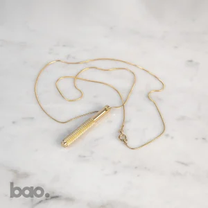 שרשרת זהב בסטר ופאנצ׳ NECKLACE / VERTICAL / BRASS באו ביי דילן Buster + Punch היבואן הרשמי